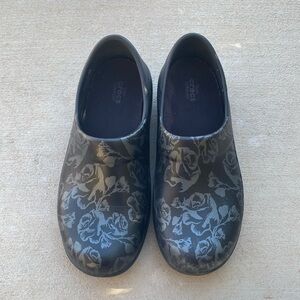 Crocs work- Dual comfort- like new